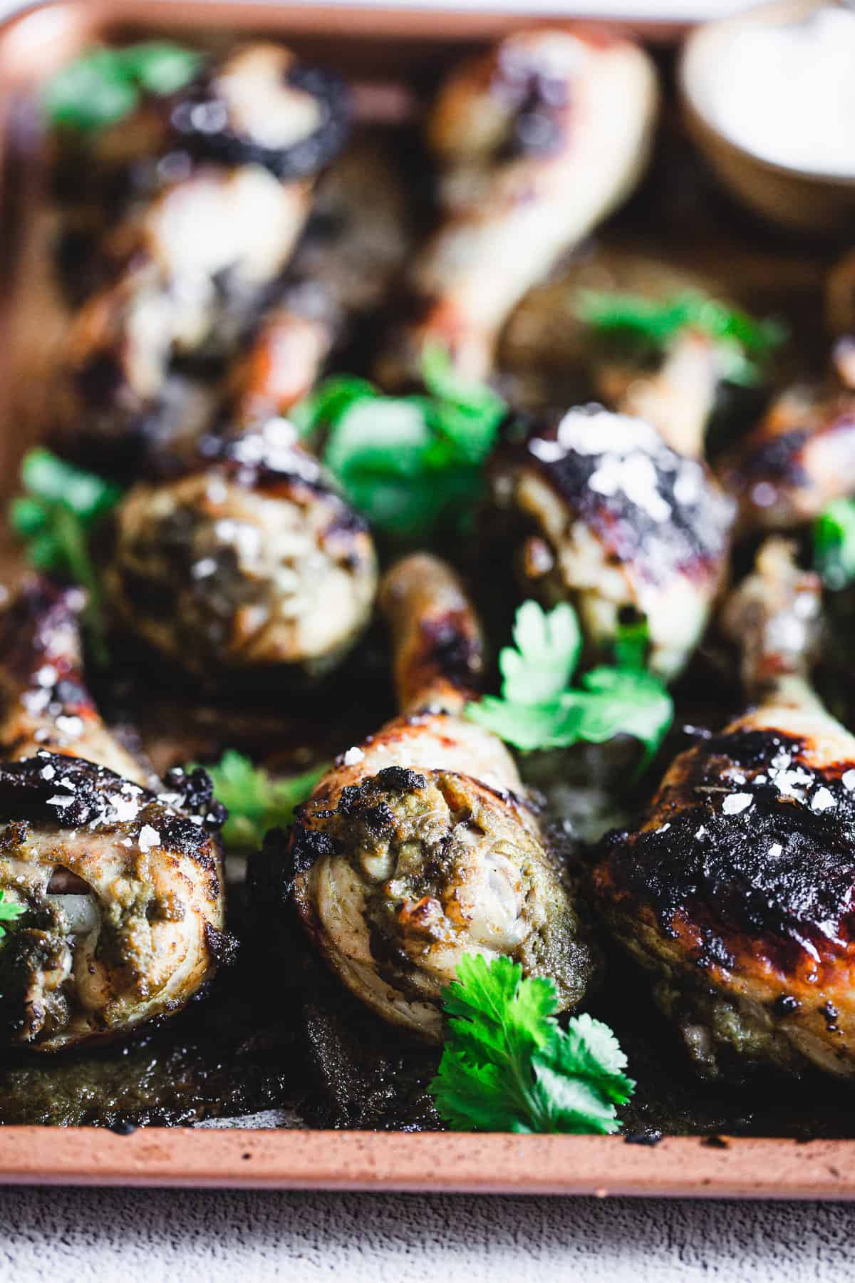tray of chicken drumsticks