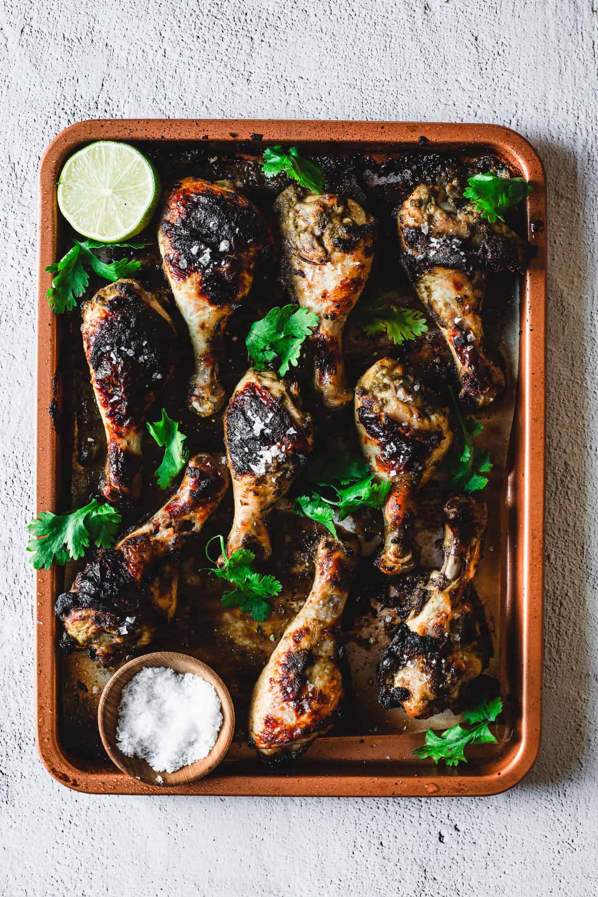 tray of chicken drumsticks